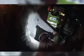 男子醉驾被查还叫嚣：把我铐起来 民警：安排图片