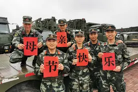兵哥哥的别样母亲节祝福图片