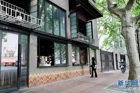 上海将重大突发公共卫生事件二级响应调整为三级响应图片