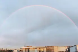 成都东边天空出现一道彩虹 雨过天晴 明日晴热回归图片