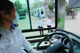 济南：三个亲姐妹都是公交司机图片