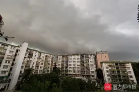 广州强雷雨，伴阵风和强雷电 打雷了，下雨了，收衣服啦图片