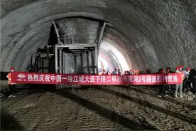 宜昌江城大道首个隧道右洞贯通，预计年底通车图片