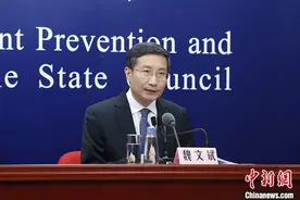 眼科专家：建议近视度数大于100度就应该佩戴眼镜图片