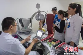中消协：防蓝光眼镜选择不当对预防近视有害无益图片