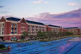 返校复学，一周要上七天课？被热搜后，校方回应不占用学生全部周末时间图片