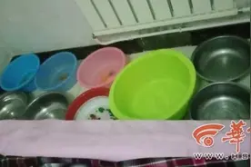 老旧小区改造没及时做防水 顶楼住户成“水帘洞”施工方：我们赔图片