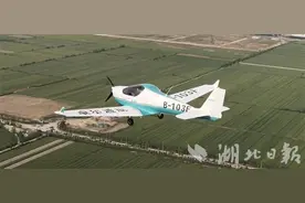 “百星·百亿助力武汉”直播带货卖出2架卓尔造飞机图片