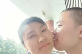 背罕见病儿子去北京的湖南妈妈：获捐呼吸机有了公租房，孩子重了图片