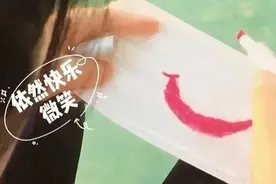 比起微笑，我更希望你是真正的快乐图片