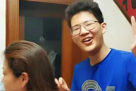 长这么大，第一次给妈妈梳头！春蕾中学这些孩子母亲节送出贴心礼物图片