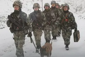 军视界｜顶风冒雪 他们用忠诚守卫祖国边防线图片