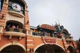 今天上海迪士尼重新开放！首日限流20%景点基本随到随玩，游玩舒适度高图片
