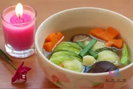 喝汤和吃肉到底哪个更有营养？争论这么多年终于有答案了图片