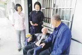 绍兴104岁老人拄着拐杖能爬三楼！看看她的长寿秘诀图片