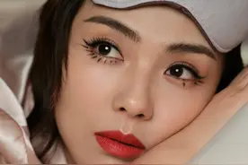 美人失眠什么样？刘涛失眠妆袭人 红唇妩媚动人图片