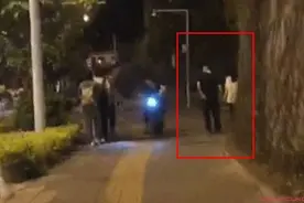 赵丽颖冯绍峰牵手逛街 赵丽颖冯绍峰怎么在一起的图片