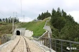 跨越贵州、重庆、湖南3地，渝怀铁路二线年内建成！你期待吗？图片