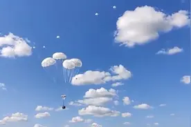 中国空降兵新战车列装，可三件连投视频封面