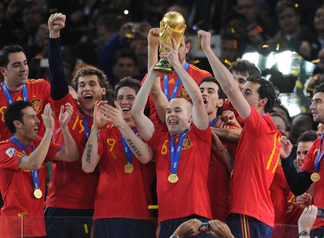 2010年世界杯冠军决赛(伊涅斯塔忆世界杯绝杀夺冠日就像生日)-千层楼