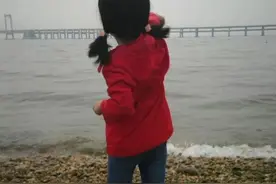 “妈妈，我不怕”6岁女孩儿真勇敢图片