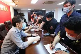 一场招聘咨询会吸引100余名应聘者，上海公交行业“吃香”了？图片