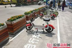 记者体验共享单车定点还车 停错地方关不上锁图片