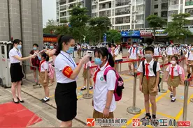 玉东小学近1400名低年级学生返校上课图片