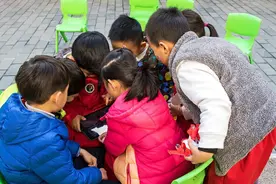 疫情期间一些青少年沉迷手游 实名认证仍存漏洞图片