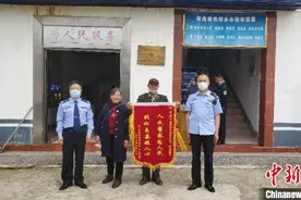 兄妹失散三十年 湖北京山警方助其团聚图片
