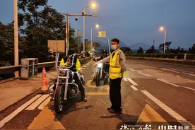 哈雷、宝马、川崎、本田……15辆豪华摩托车冲上浙江高速图片