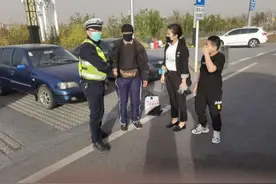 老人出行途中迷路 吉林高速公安民警及时救助让家人团聚图片