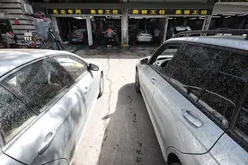 泥雨过后 洗车排长龙图片