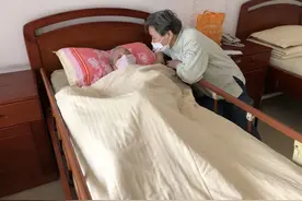 沪养老院向所有家属开放探视，108天后她终于见到103岁老母亲……图片