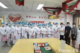 献血，给自己的节日礼物！这群白衣天使就是最可爱的人图片