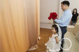 她哭得像个孩子！结婚15年的医护夫妇 第一次拍了婚纱照图片