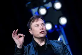 特斯拉CEO马斯克说，“快把该死的自由还给大家。”图片