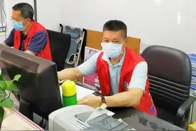这些残疾人了不起！用钢琴叩响自闭之门，为残疾人家庭送口罩图片