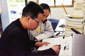 醉心杏坛 甘于奉献——记郴州市第三中学青年劳模教师黄利群图片