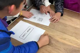 开抢：我喜欢和儿子玩推理，这对开发他智商很有效图片