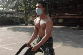 军营健身：我们一起做硬汉！图片