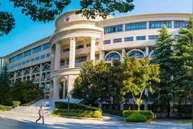 做现代职业教育人才培养先行者，上海市浦东外事服务学校：​  高素质外事服务职业人的摇篮图片