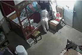 监控拍下保姆闷死老太，死者亲属：她帮老人穿寿衣后索要礼金，被揭穿时很镇静，还说做人天地良心图片