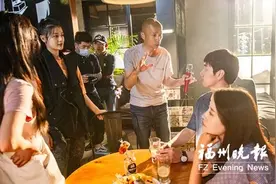 电影《站着等你三千年》在福州热拍图片