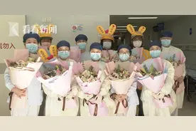 外卖小哥给白衣天使们送花致谢：被最勇敢的人保护最安心图片