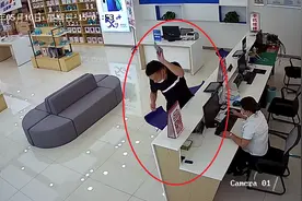 “是不是挑逗我？”办业务人脸识别了四次，小伙怒砸营业员手机图片