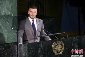 帅哥也逃不过中年危机……贝克汉姆头快要秃了？图片