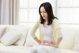23岁未婚姑娘肚子痛去看月经不调，竟被告知已怀孕5月，还是双胞胎图片