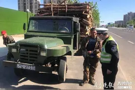 “四不像”拼装货车上路行驶被民警查处图片