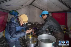 探访珠峰海拔6500米的高山厨房图片